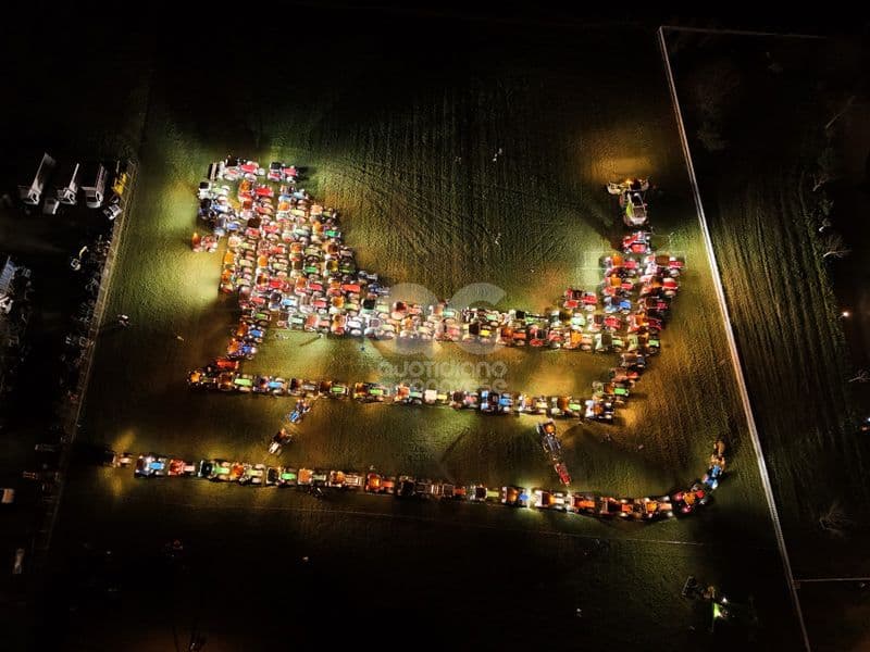 RIVARA - Una speciale slitta di Babbo Natale fatta con più di 120 trattori - FOTO