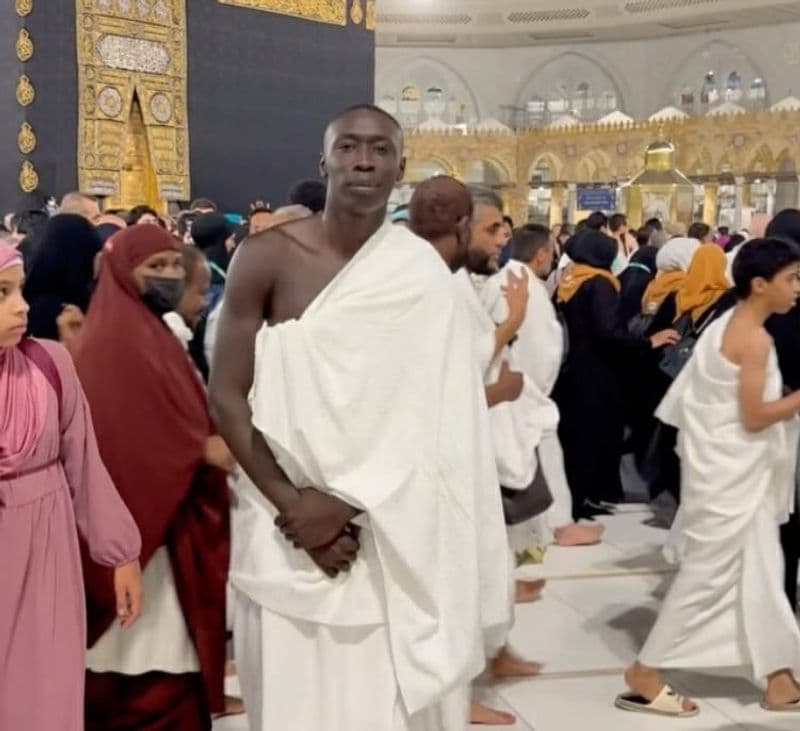 CHIVASSO - Khaby Lame va in pellegrinaggio a La Mecca: «Dio mi ha dato tutto»