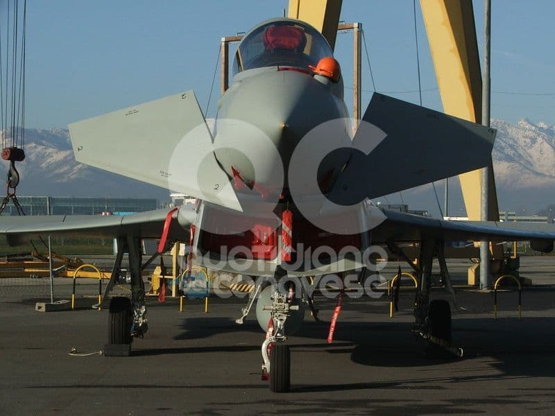 CASELLE - Venti di guerra, anche l'Italia acquista 24 nuovi caccia «Eurofighter Typhoon» costruiti da Leonardo
