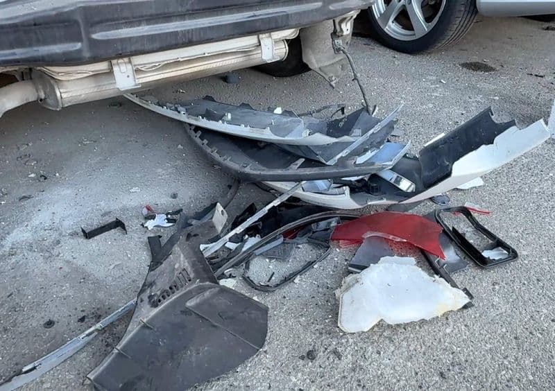 IVREA - Bomba artigianale sotto l'auto del presidente del comitato di quartiere: forse è stato un atto intimidatorio