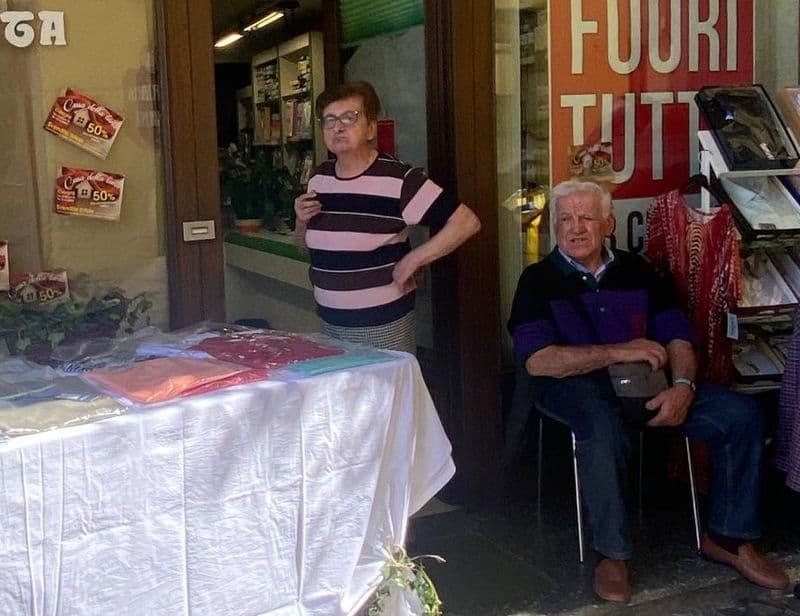 CUORGNE' - Chiude dopo 52 anni «La casa della lana da Margherita»: addio a un pezzo di storia della città - FOTO
