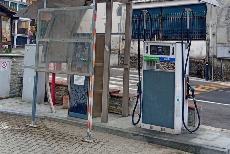 CASTELNUOVO NIGRA - Ha riaperto il distributore self di carburanti in piazza