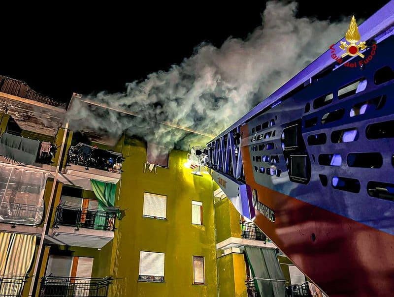 CIRIE' - Incendio devasta un alloggio in via Gazzera: ricoverata in ospedale una donna - FOTO