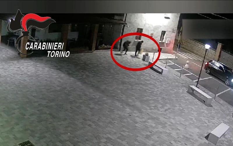RIVARA-BUSANO-SAN PONSO - Furti nei negozi, i carabinieri di Cuorgnè hanno beccato uno dei ladri - FOTO e VIDEO
