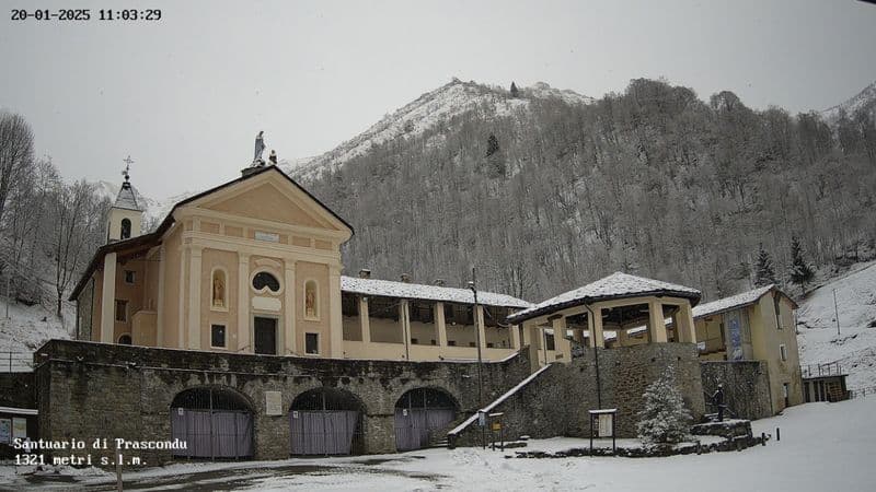 CANAVESE - Nevicata in corso sui paesi delle Valli Orco e Soana - FOTO