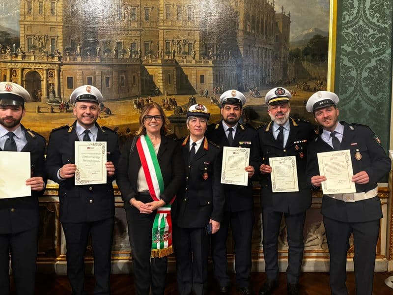 CIRIÈ - Salvano un ragazzo da un gesto estremo: premiati gli agenti della polizia locale - FOTO
