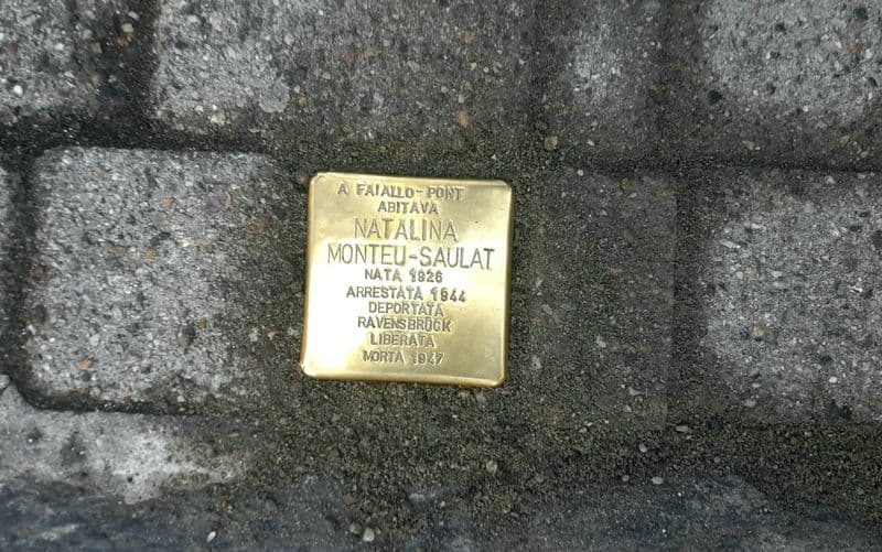 PONT CANAVESE - Scoperta la pietra d'inciampo per Natalina Monteu Saulat e la targa per gli 87 deportati del paese - FOTO e VIDEO