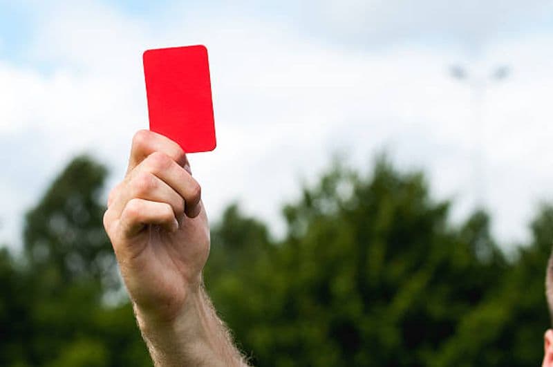 CALCIO - Sparisce il cartellino rosso durante Pertusio-Castiglione: l'arbitro sospende la partita