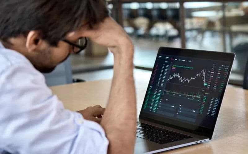 CHIVASSO - Si toglie la vita a 56 anni dopo la truffa dei bitcoin, la sorella a «Chi l'ha visto»: «Gli hanno portato via quasi 200mila euro»