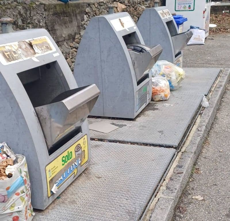 BORGOFRANCO D'IVREA - Beccati ad abbandonare sacchi di rifiuti fuori dai contenitori: 300 euro di multa