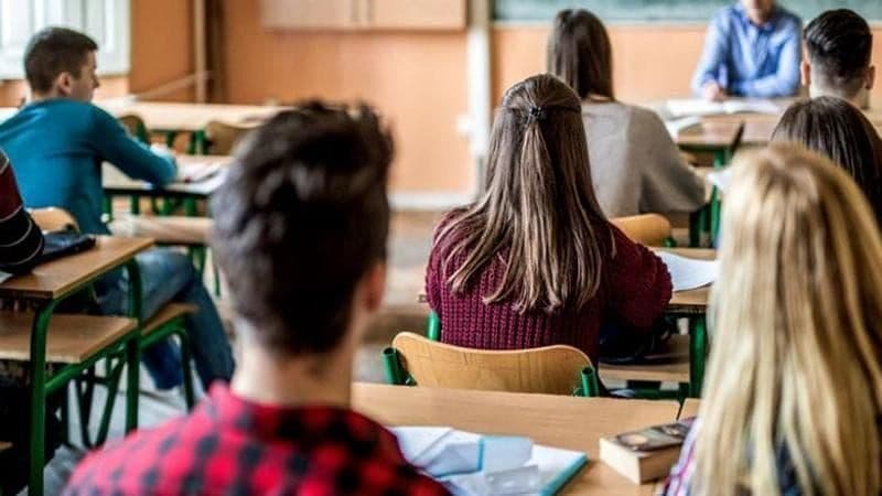 CIRIE' - Palpeggiava gli studenti, indagini dei carabinieri sul prof di una scuola superiore