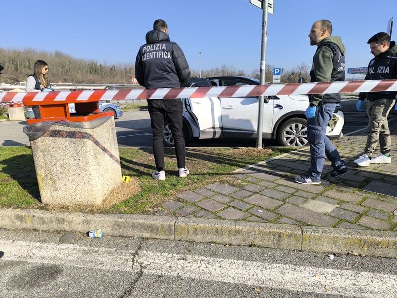 IVREA-SANTHIA' - Martellate ai poliziotti, l'aggressore ferito da un proiettile operato al Cto. Gli agenti della stradale non sono indagati