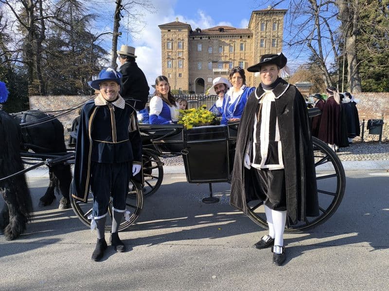 AGLIE' - Una pioggia di coriandoli per la sfilata dello storico carnevale alladiese - Ecco #faccedacarnevale VOLUME 1