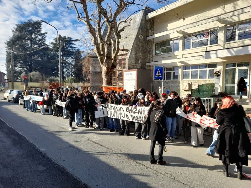 CASTELLAMONTE - Protesta degli studenti del Faccio, la posizione del preside