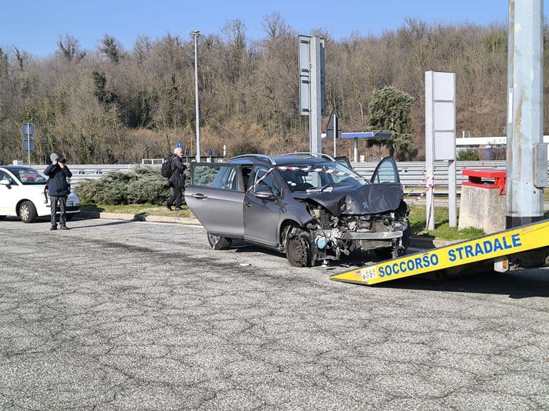 IVREA-SANTHIA' - Resta in stato di fermo il francese che ha aggredito con un martello due agenti della polizia stradale - FOTO e VIDEO