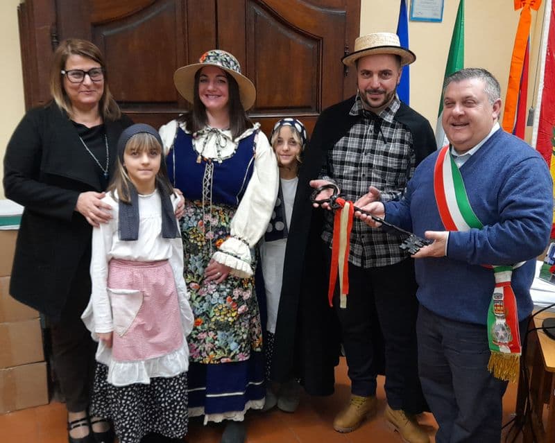 VALPERGA - Carnevale, Alessandro e Jessica sono Pejlarmit e Bela Chinota - FOTO