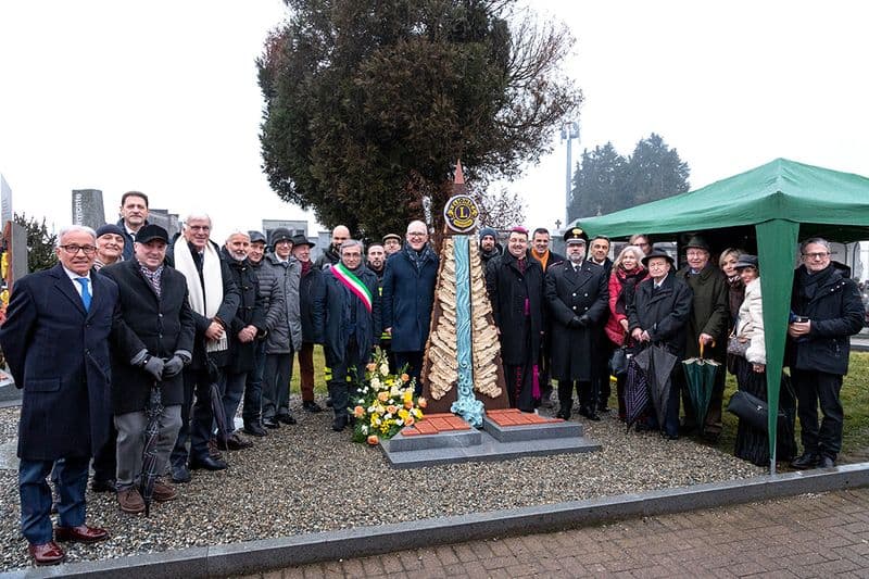 CASTELLAMONTE - Il Lions Club Alto Canavese ha inaugurato il monumento dedicato ai soci che non ci sono più - FOTO