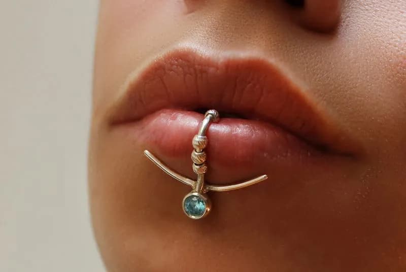 GLAMOUR – I gioielli per il volto