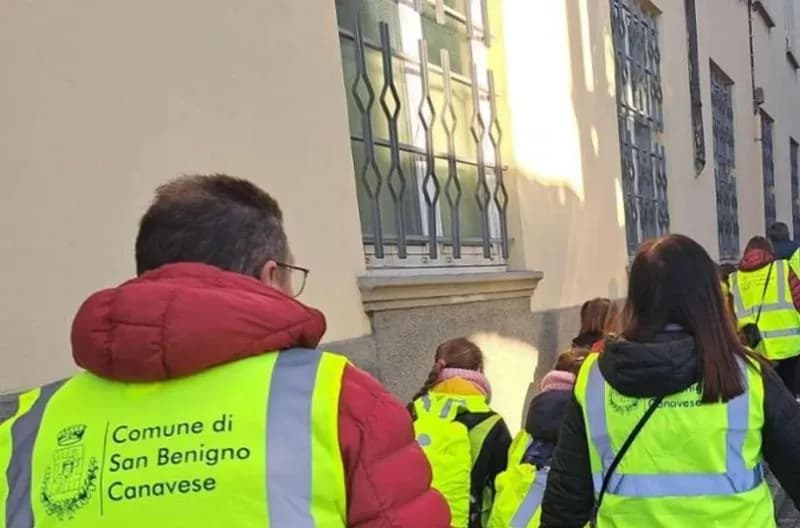 SAN BENIGNO CANAVESE - Pedibus, a scuola a piedi per promuovere la mobilità sostenibile