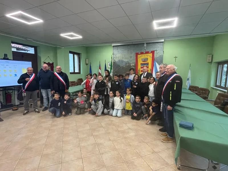 VALPERGA - Gemellaggio con Saint André de la Roche: la scuola ospita i giovani studenti francesi - FOTO