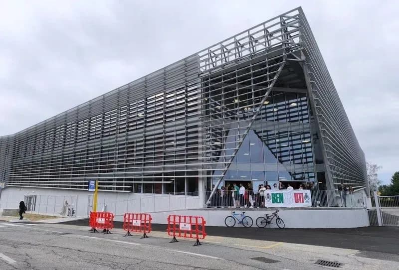 CUORGNE' - Il laboratorio informatico della nuova scuola media intitolato al professor Gennaro