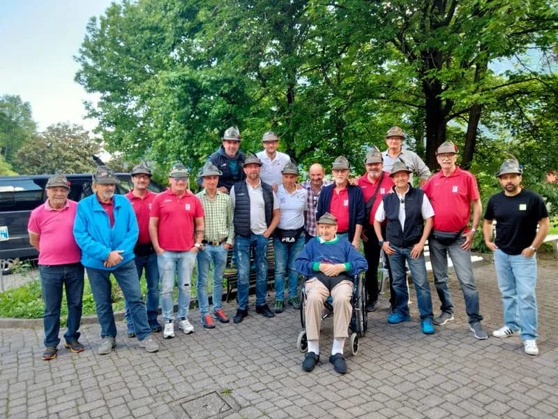 SETTIMO VITTONE - Gli Alpini fanno visita all'amico e commilitone Aldo ospite della casa di riposo