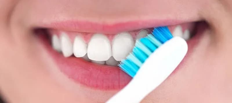 Longevità e sorriso: una buona igiene orale allunga la vita