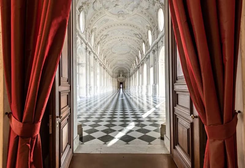 INCONTRI – La magia del tramonto alla Reggia di Venaria