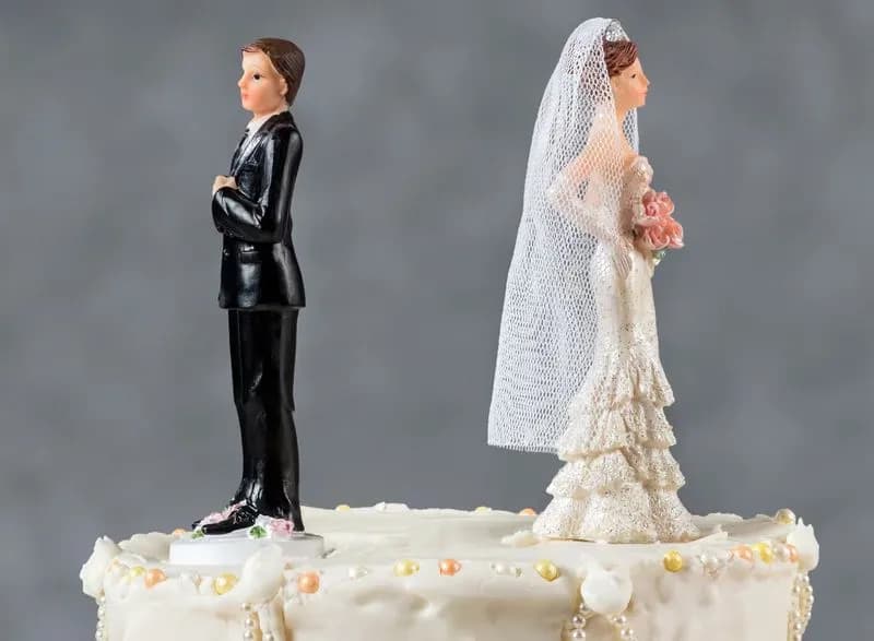 SOCIETA' - Il matrimonio non è più una priorità