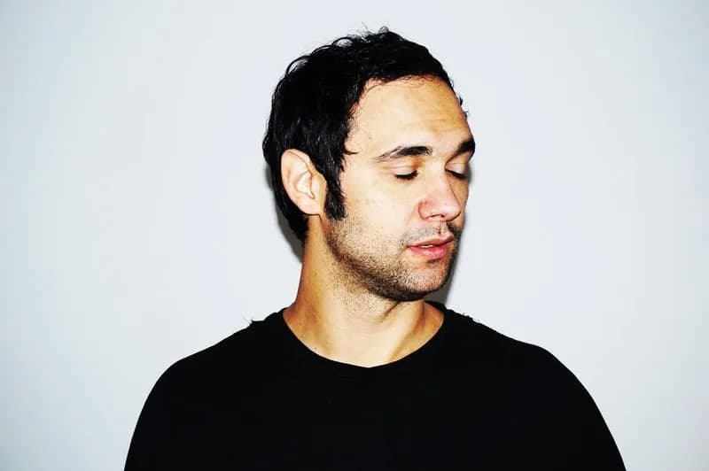 IVREA - Palestina, Cosmo canta: «Una pallottola in testa a Bibi» nella sua nuova canzone per Gaza