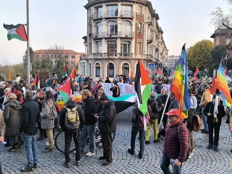 IVREA - Pro Palestina, oggi c'è stata una nuova manifestazione in città - FOTO e VIDEO