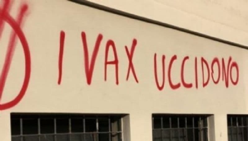 IVREA - 56enne eporediese a processo per le scritte «No Vax»: la procura ha chiesto cinque condanne