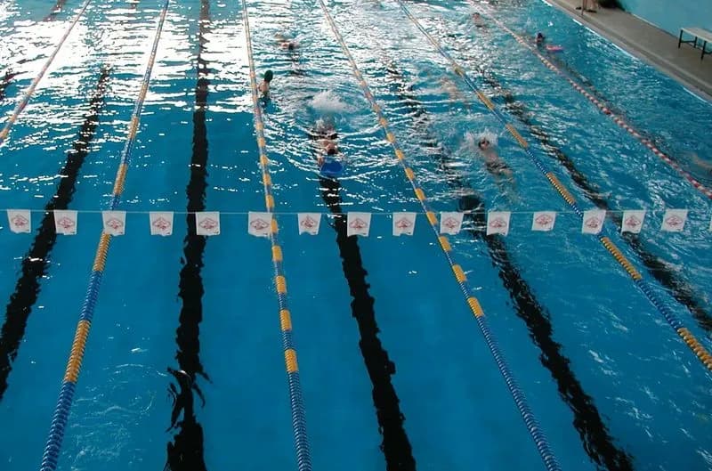 IVREA - La piscina comunale è ormai obsoleta: con i lavori chiuderà per almeno un anno