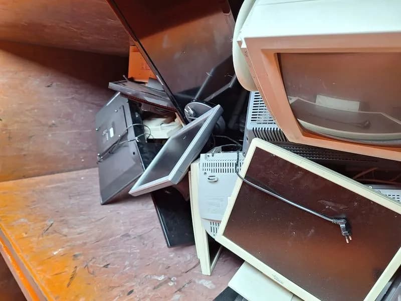 IVREA - Raccolti 1400 chili di rifiuti elettronici in una botta sola