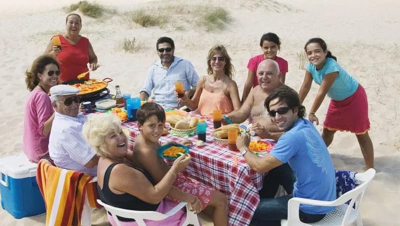 ESTATE - Ma mangiare in spiaggia si può o no?