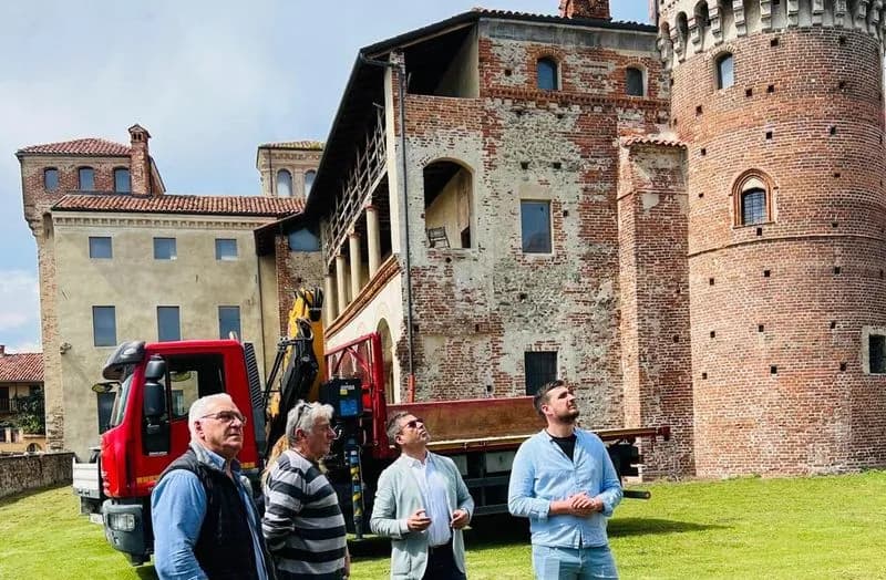 OZEGNA - Sono stati affidati i lavori di restauro del castello - FOTO