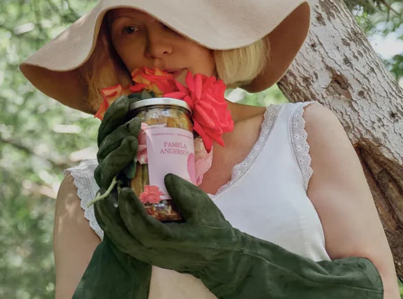 GLAMOUR – I cetriolini di Pamela Anderson