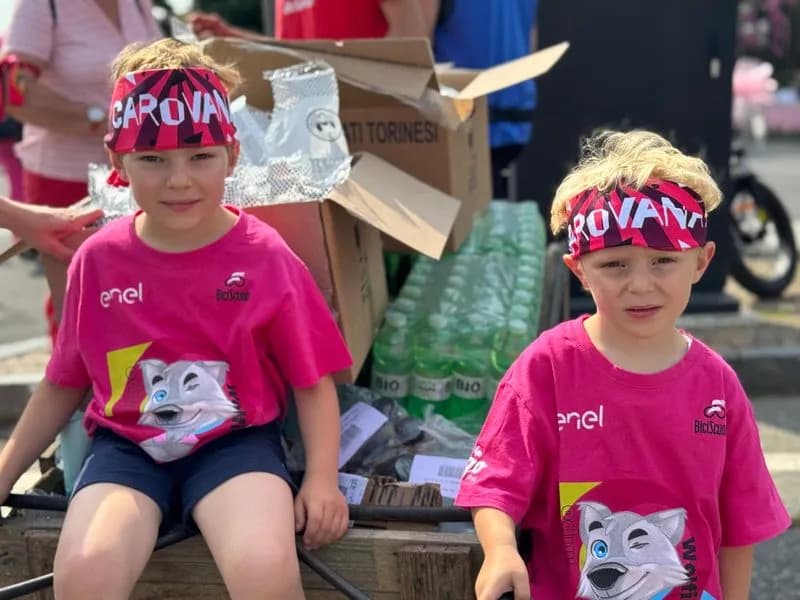 RIVARA - Grande festa per il Giro d'Italia: il paese colorato di rosa per la grande classica del ciclismo - FOTO