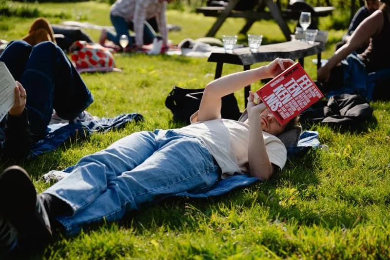 TECH – Il party di Amsterdam, senza smartphone