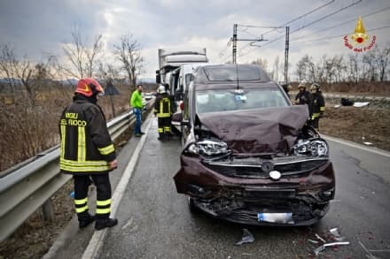 VEROLENGO - Incidente stradale: le operazioni dei pompieri - VIDEO