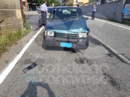 FORNO CANAVESE - Incidente stradale, tre vetture coinvolte e un ferito - FOTO