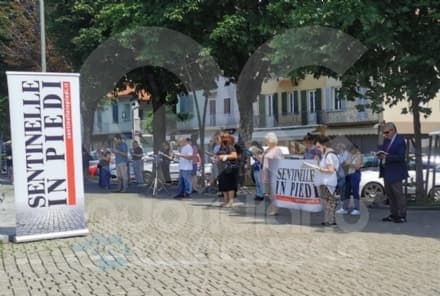 RIVAROLO - Manifestazione Sentinelle in Piedi contro la legge Zan