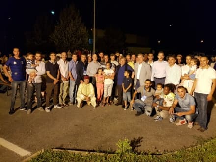 FELETTO - Una colorata cena in piazza «unisce» i canavesani e le comunità musulmane - FOTO