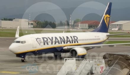 CASELLE - Il volo per Bari salta all'improvviso, i passeggeri restano a terra