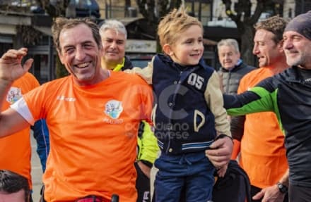 CUORGNE' - La folla in piazza conferma il grande cuore del Canavese: più di 1100 persone di corsa per il piccolo Loris - FOTO e VIDEO