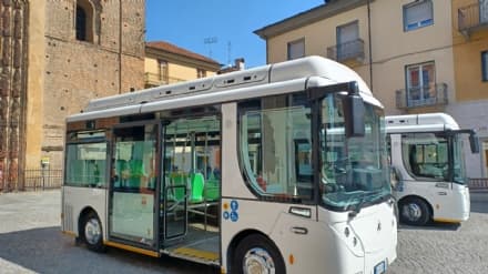 CHIVASSO - Due nuovi autobus elettrici per le linee della città