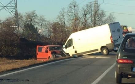 LEINI-VOLPIANO - Grave incidente sulla provinciale: un uomo ricoverato in prognosi riservata - FOTO