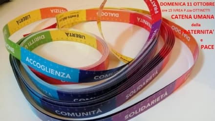 IVREA - In piazza Ottinetti la Catena umana della Fraternità e della Pace