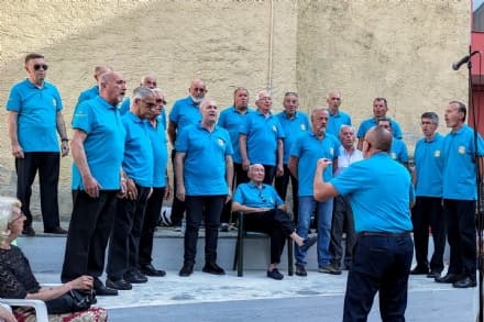 PONT CANAVESE - Pioggia di applausi per «Cantando sotto le torri» - FOTO