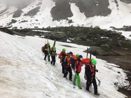 CERESOLE REALE - 25enne di Ivrea cade in quota e resta bloccato nella neve: salvato dal soccorso alpino - FOTO